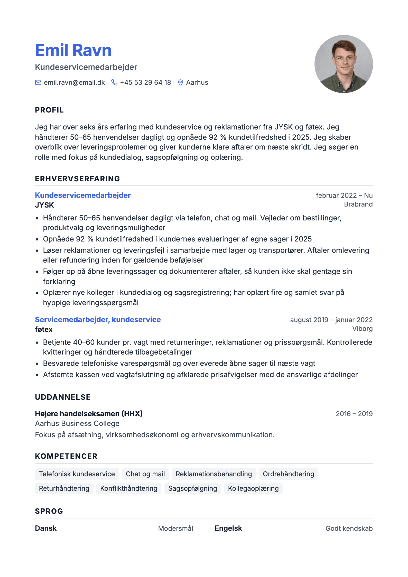 CV-eksempel for kundeservicemedarbejder: komplet CV med profiltekst, erhvervserfaring og kompetencer