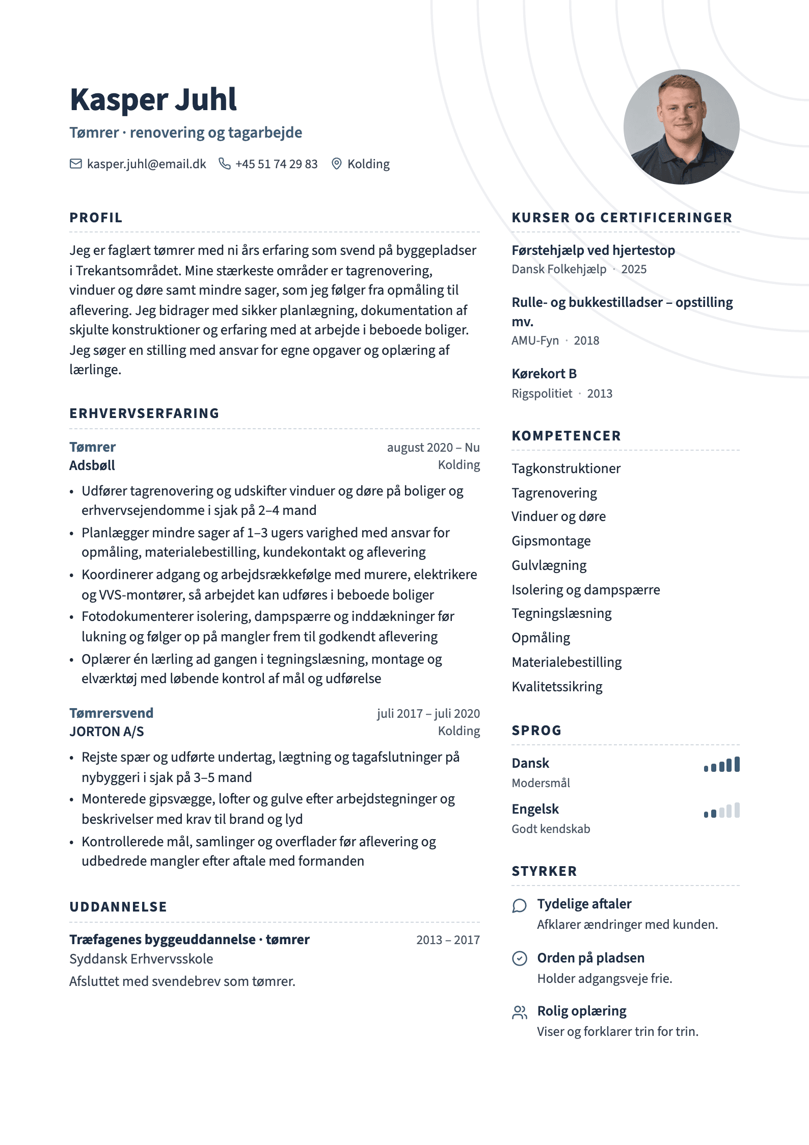 CV-eksempel for tømrer: komplet CV med profiltekst, erhvervserfaring og kompetencer