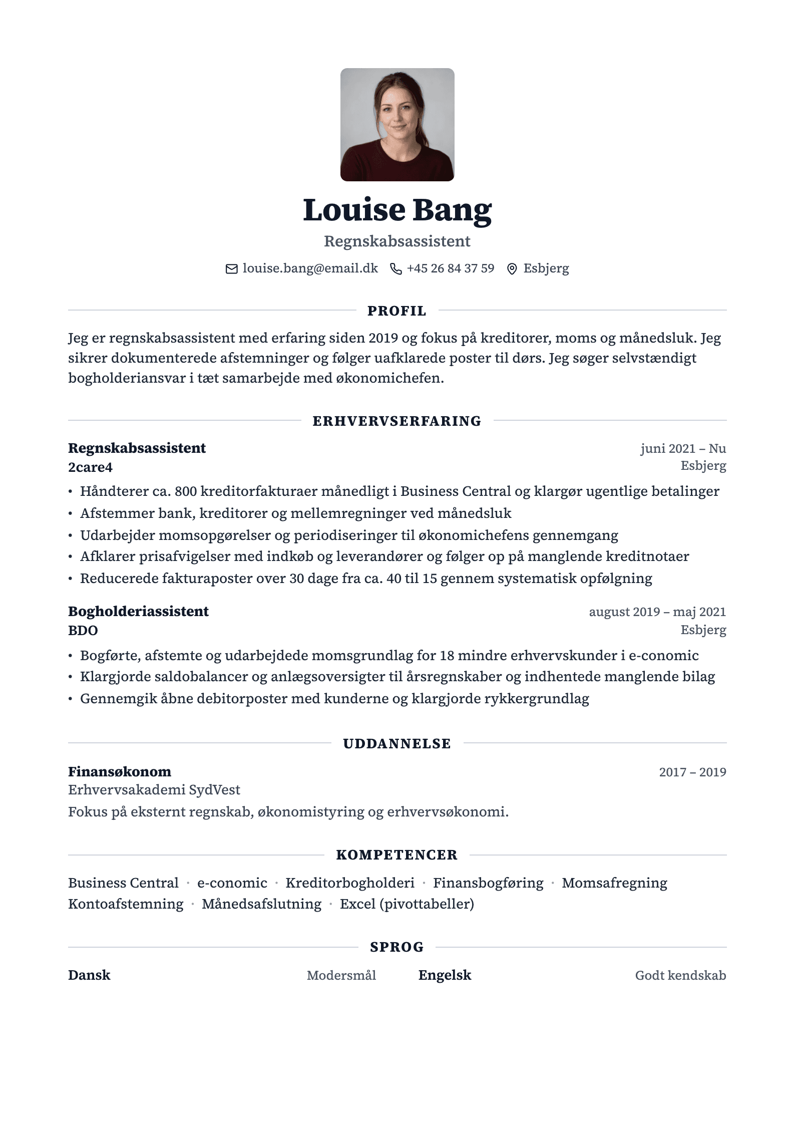 CV-eksempel for regnskabsassistent: komplet CV med profiltekst, erhvervserfaring og kompetencer